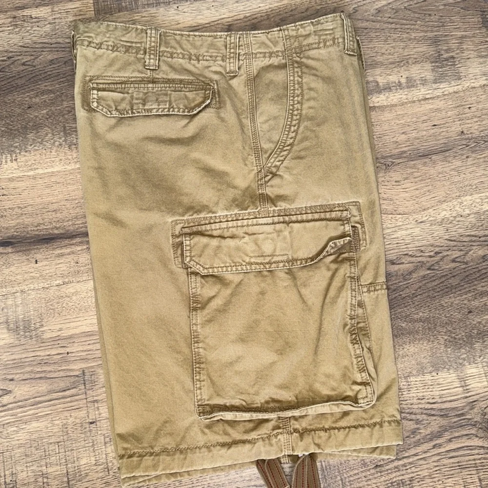 OLD NAVY Men's Tan Cargo Shorts
